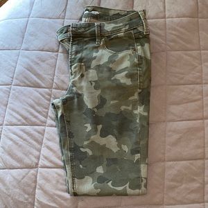Camouflage Old Navy skinny jeans
